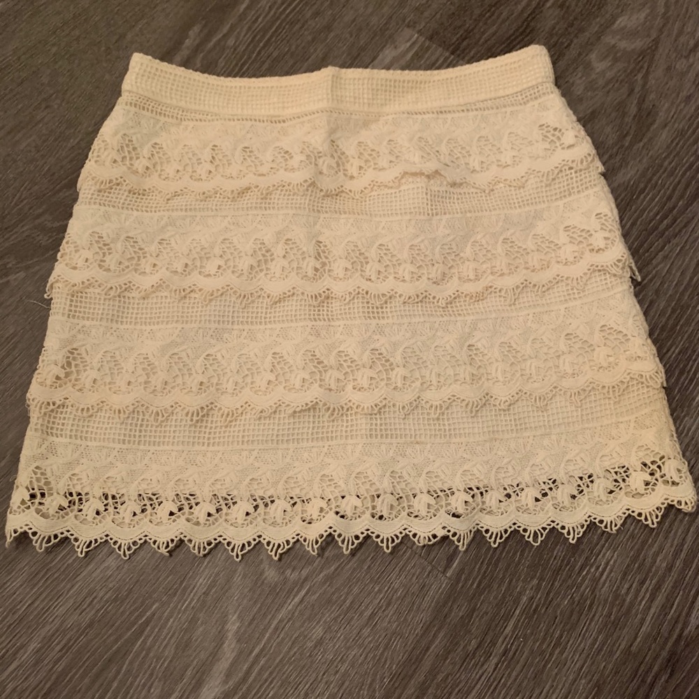 AE ruffle cream mini skirt